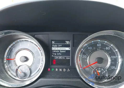 2011 Chrysler Town & Country Touring-L из США, поврежденный, VIN 2A4RR8DG1BR704228